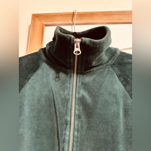 EUC-Size S-Wild Fable-Oversized-Pull over-Quarter Zip-Velour-Sweater. - Picture 3 of 4
